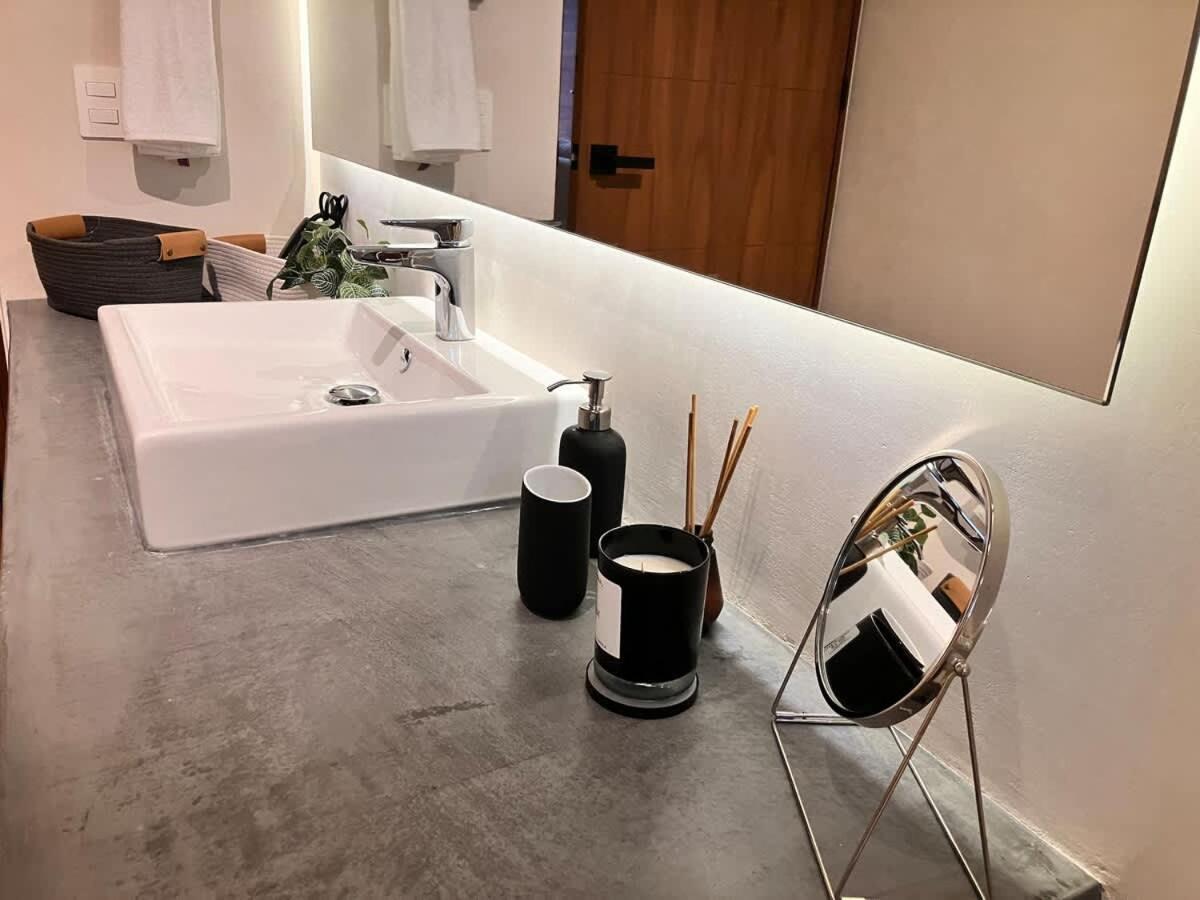 Ximbal 4 Guest Wifi Pool Gym Laundry Apartment *