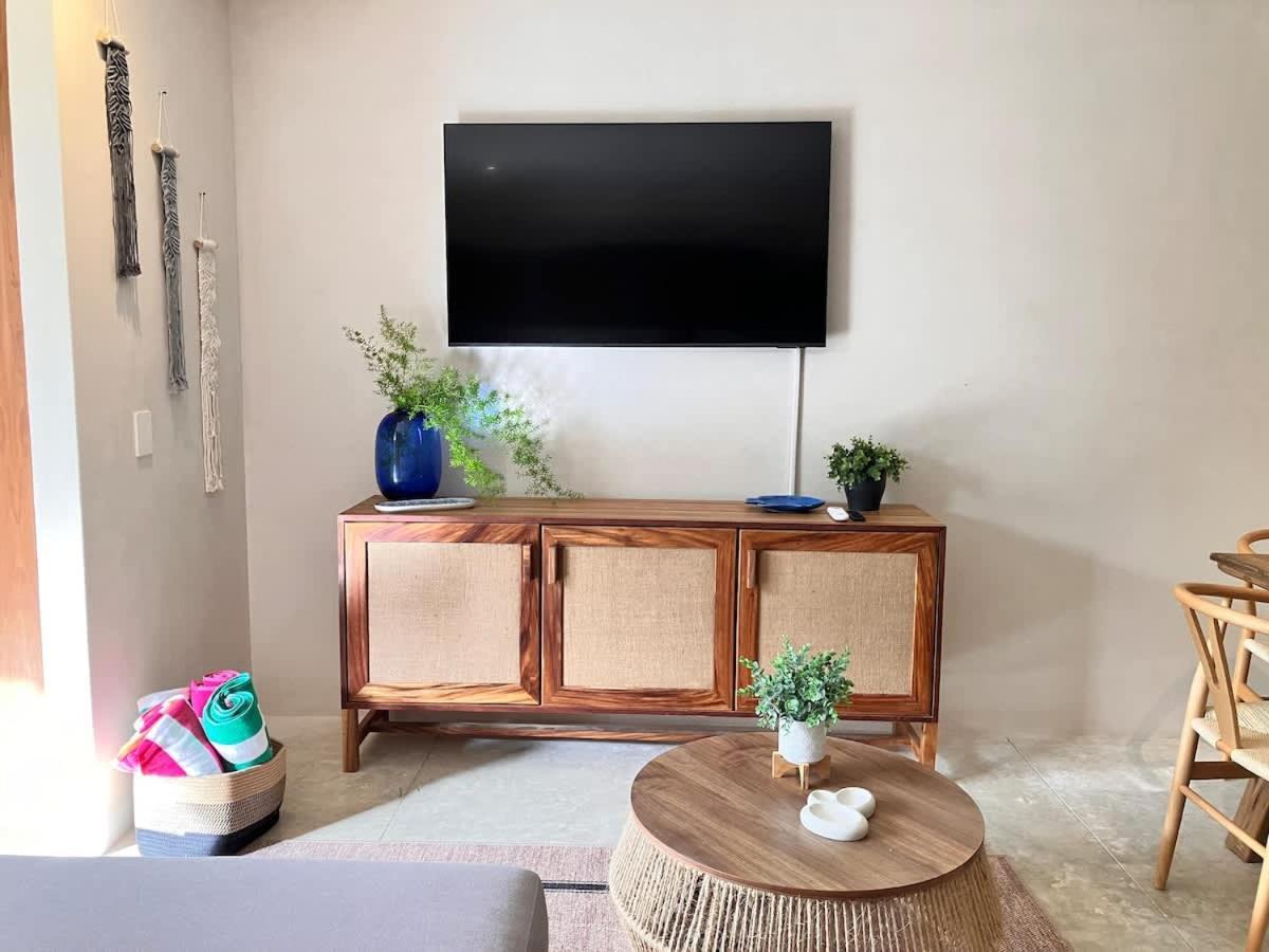 Ximbal 4 Guest Wifi Pool Gym Laundry *